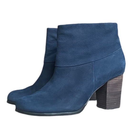Cole Haan Cassidy Leather Stack Heel Ankle Booties in Blazer Blue Nubuck Sz 8 - Picture 2 of 6